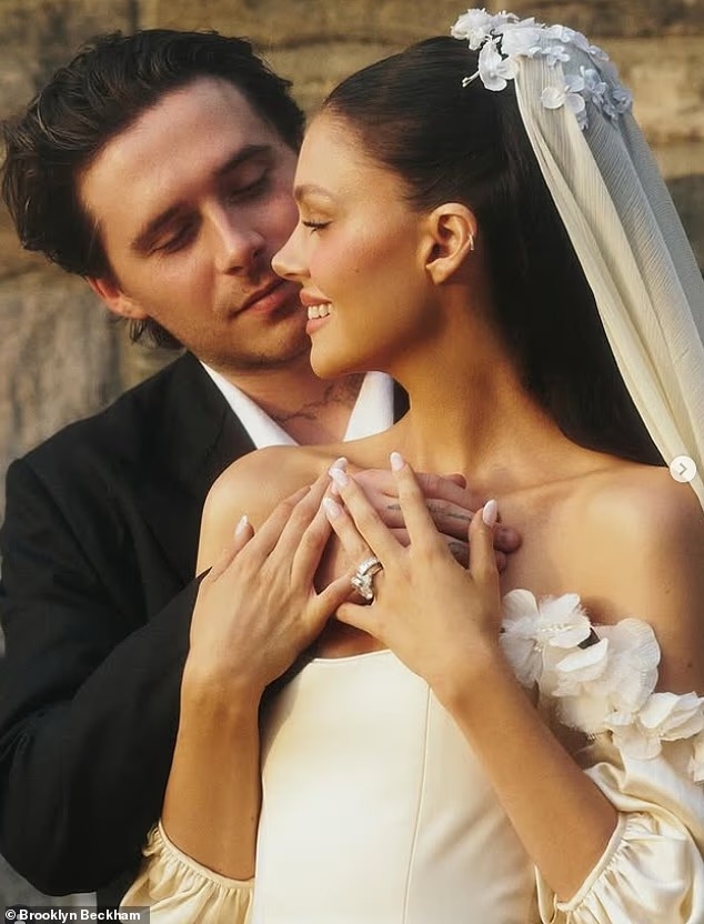 Nicole Peltz-Beckham Wears Mother’s Vintage Wedding Dress for Vowel Renewal to Brooklyn&nbsp;Beckham